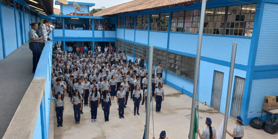 Fim das escolas cívico-militares em Minas Gerais