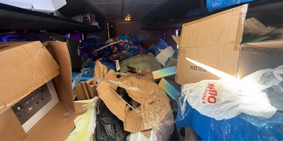 Receita Federal retém ônibus clandestino com carga de R$ 800 mil