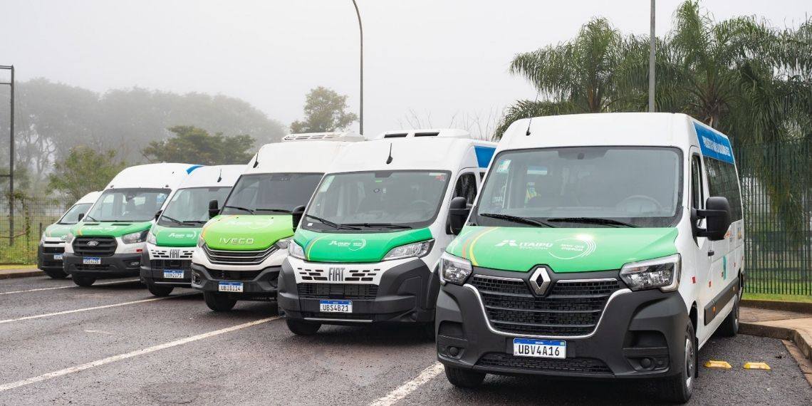 Itaipu entrega 18 vans a entidades sociais do Paraná e MS