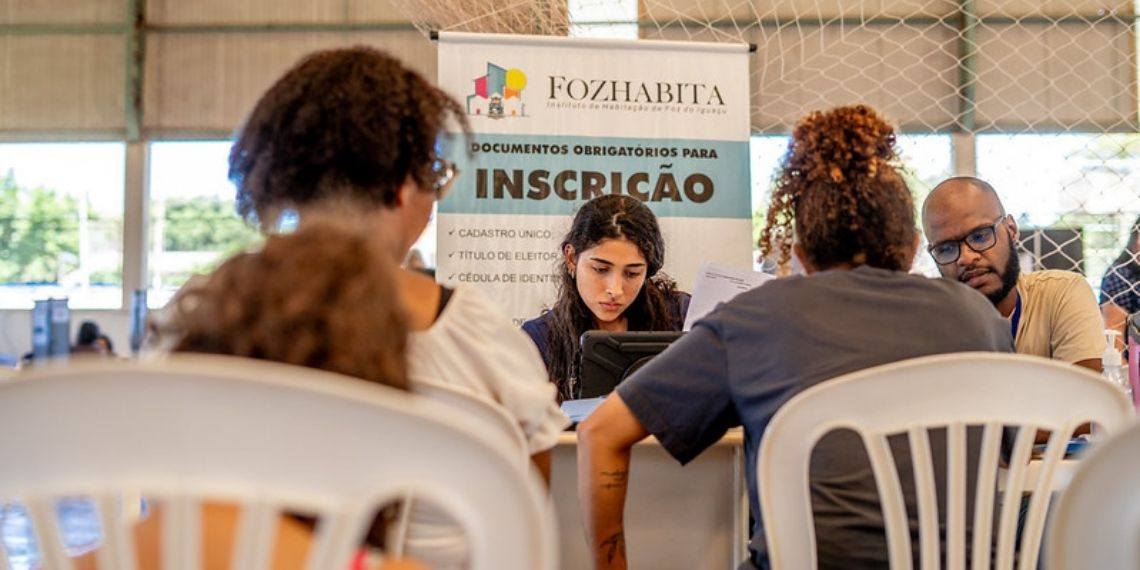Foz Exercendo a Cidadania leva serviços gratuitos à população