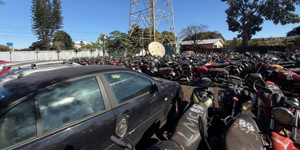 Foztrans leiloa 420 veículos e sucatas em Foz