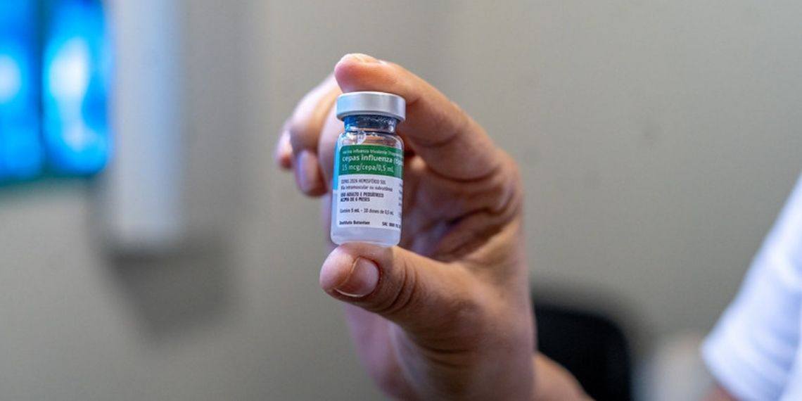 Vacinação contra a gripe ocorre em cinco UBSs neste sábado (18)