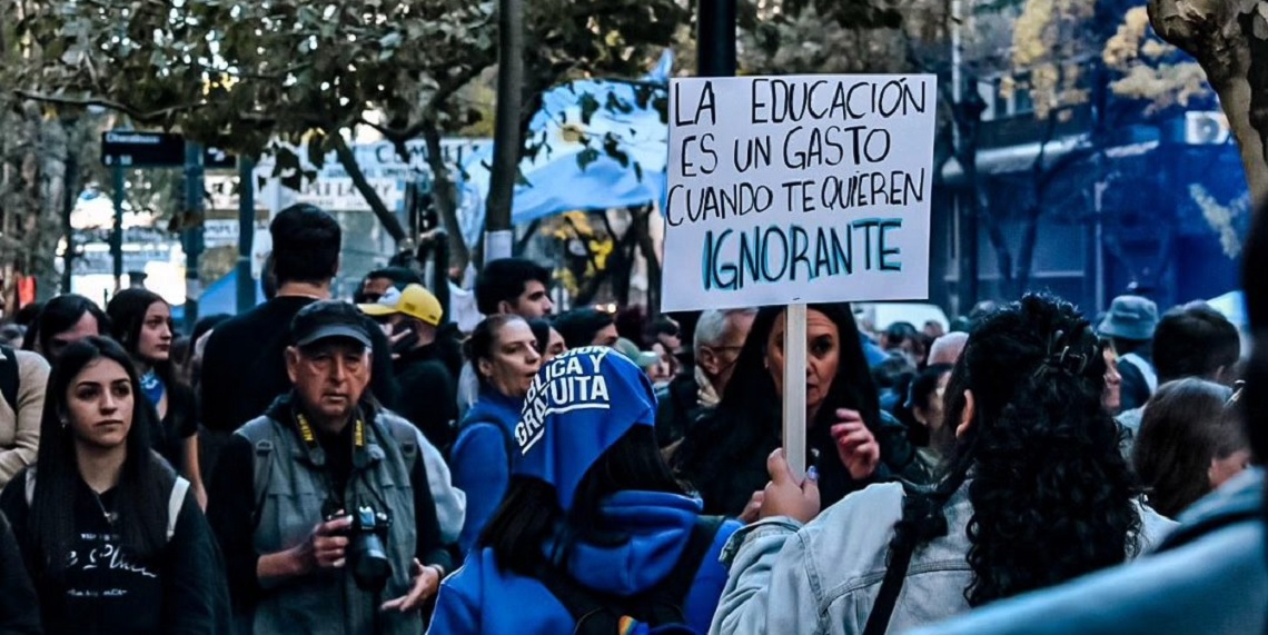 Universidades da Argentina param contra cortes de Milei