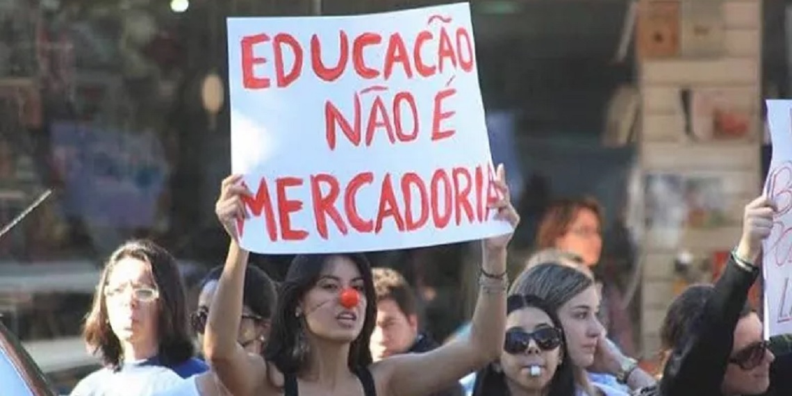 MP aciona Justiça contra edital que privatiza escolas em SP