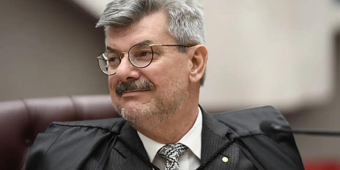 STJ condena Marco Buzzi com perda de cargo por crimes sexuais