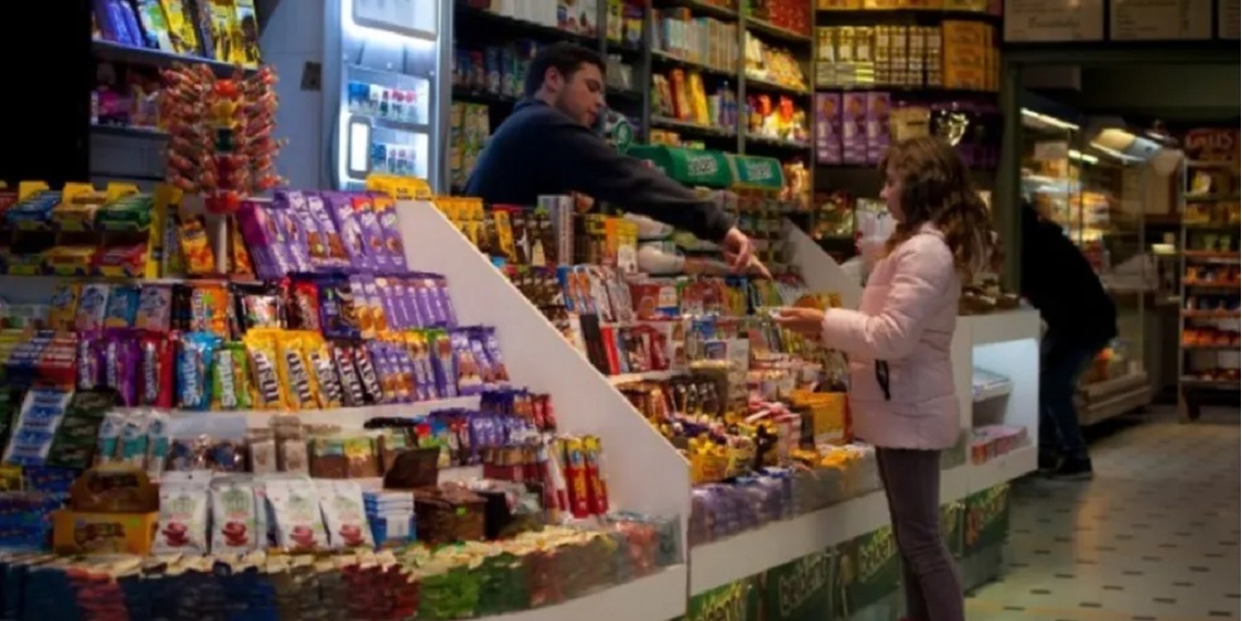 Crise na Argentina fecha 40 mil quiosques na gestão Milei