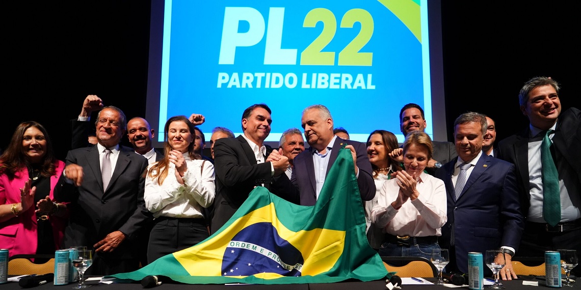 Escolha de vice de Flávio Bolsonaro gera racha e surpresa