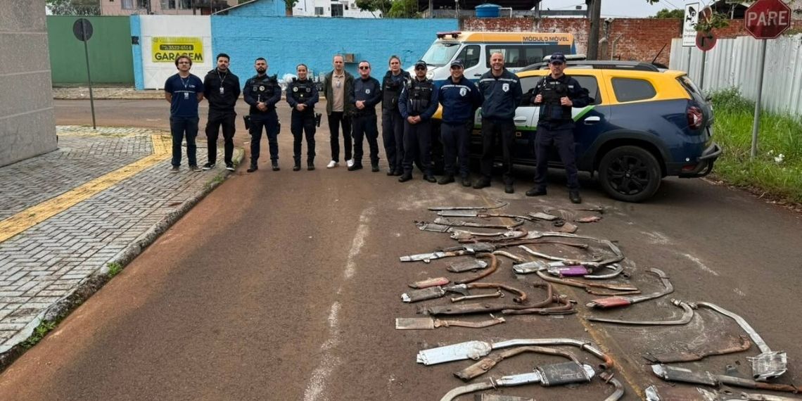 Foztrans e GM destroem 100 escapamentos irregulares