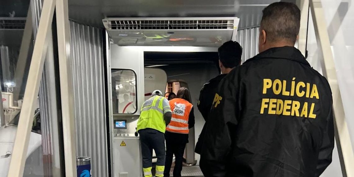 Passageiro é retirado de voo após comentário sobre bomba